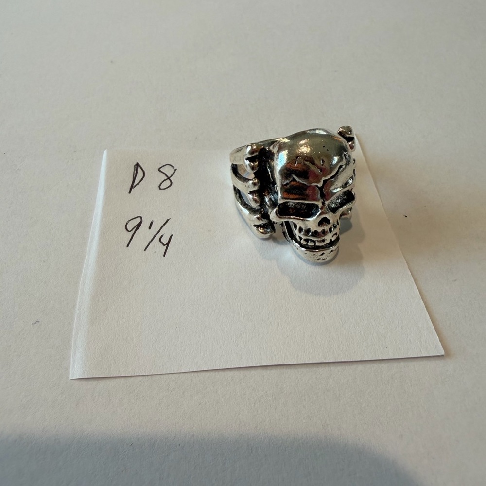 men's skull and‎ bones silver-tone biker ring Size 9.1/4